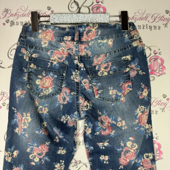 Illegal jeans capris floral denim pink cream blue printed flowers all over 🌸 - Picture 7 of 9